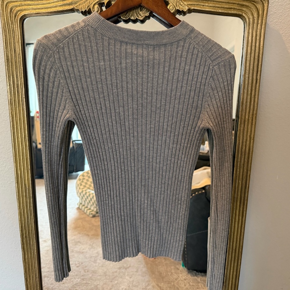 H&M Gray Ribbed Knit Top - Picture 3 of 3